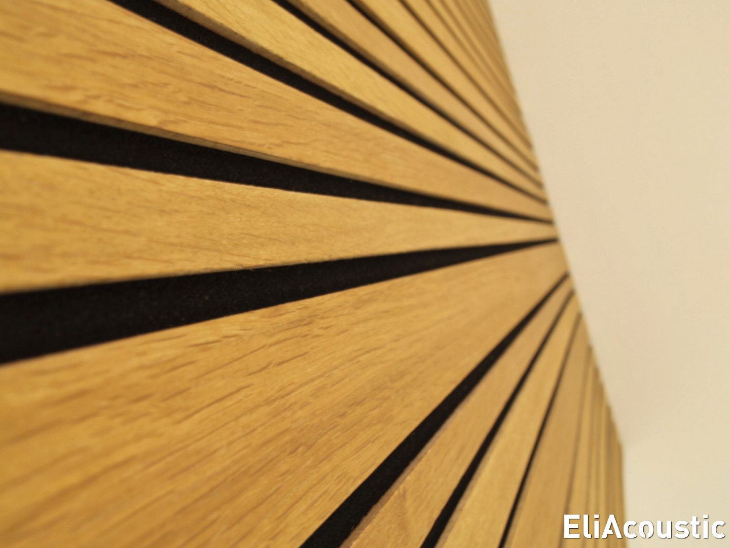 Panel acústico alistonado de madera para sala de espera en una clínica -  EliAcoustic